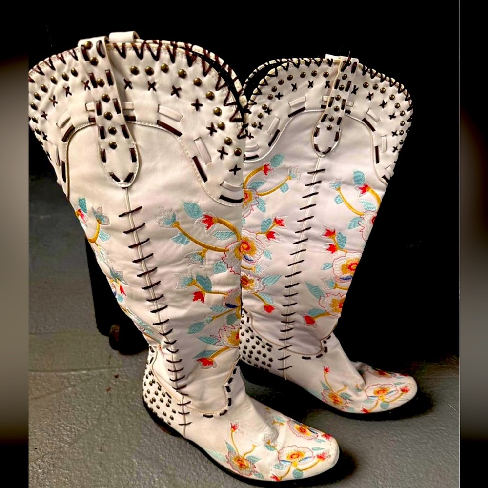 Tall super cute white with flowers handcrafted cowgirl boots